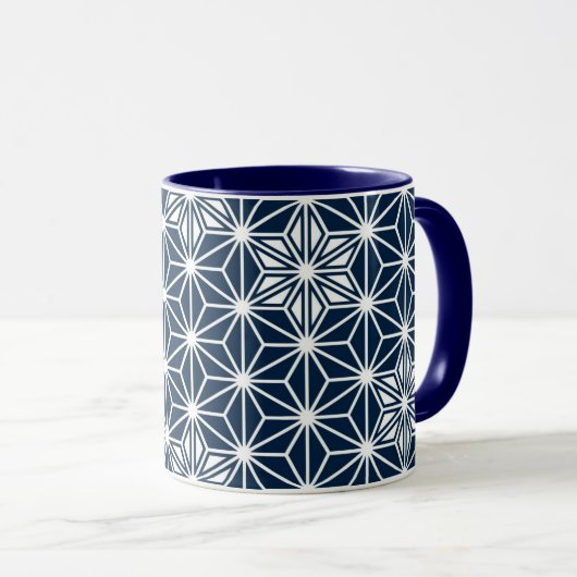 Japanisches Asanoha-Muster - Indigoblau und weiß Tasse (VorderseiteRechts)