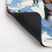Japanisches Kinn im Schnee mit Weihnachtsmütze Mousepad (Ecke)