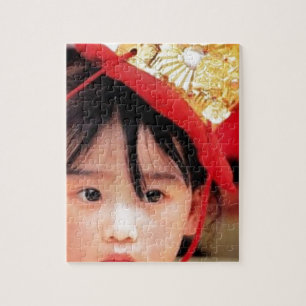 Japanisches kleines Mädchen, das einen Kimono träg Puzzle