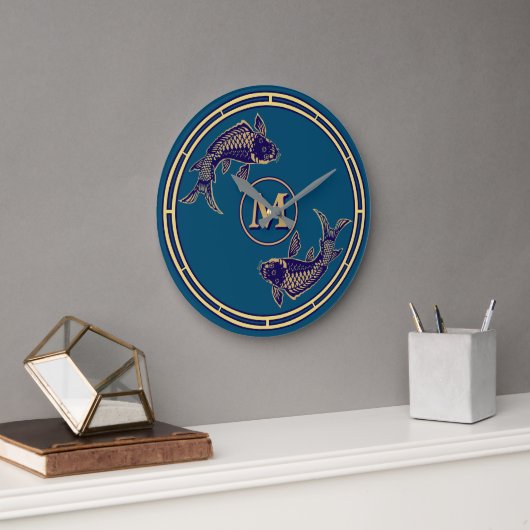 Japanisches Koi-Fisch-Monogramm Große Wanduhr (Büro)