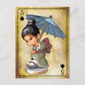 Japanisches Mädchen in Kimono, das ihre Schuhe ins Postkarte (Vorderseite)