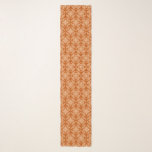 Japanisches Medallion Muster, Mandarin Orange Schal<br><div class="desc">Langer Schal in klassischem japanischem Kimono-Muster aus stilisierten,  viereckigen Medaillons aus Blätter und Blume in Pastellorange auf einem tiefmandarinen,  orangen Hintergrund</div>