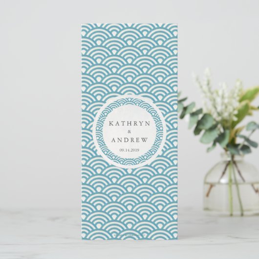 Japanisches Seigaiha Waves Elegant Beach Wedding M Menükarte (Stehend Vorderseite)