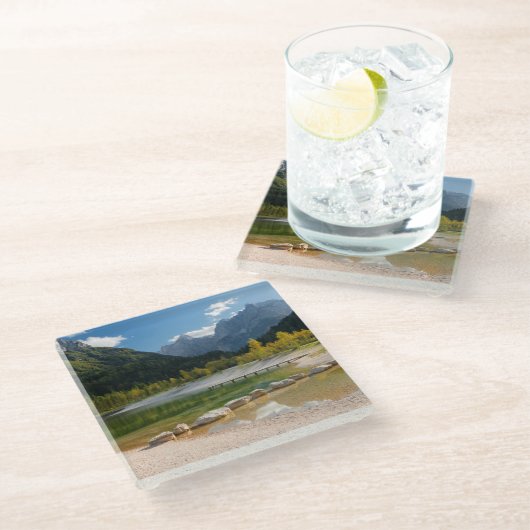 Jasna-See in den slowenischen Alpen im Herbst Glasuntersetzer (Schrägansicht)