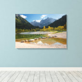 Jasna-See in den slowenischen Alpen im Herbst Leinwanddruck (Insitu (Holzboden))