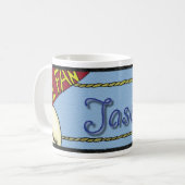 Jason trägt Tasse zur Schau (Vorderseite Links)