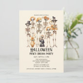 Jaunty Skeleton Family Portrait Halloween-Party Einladung (Stehend Vorderseite)