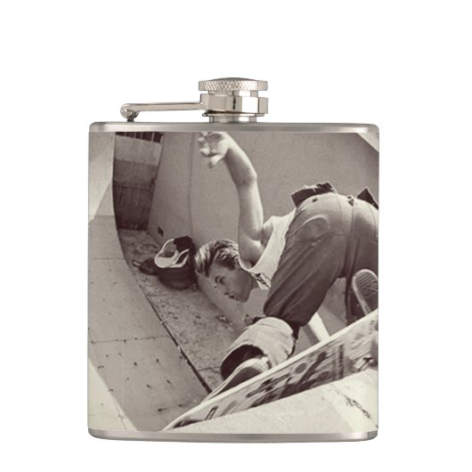 Jay Adams - Schrägstrich Flachmann (Vorderseite)