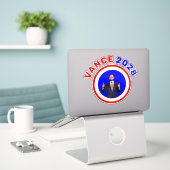 JD Vance 2028 Aufkleber (Laptop auf Schreibtisch)