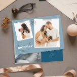 Je mehr das Merrier Blue Birth Ankündigungs-Foto<br><div class="desc">Eine moderne Urlaubskarte als Geburtsankündigung für einen blauen Jungen mit der einfachen minimalen Botschaft "Je mehr der Bessere" beinhaltet Vorlagen für 2 Fotos auf der Vorderseite und 1 auf der Rückseite Persönlich mit Ihren Namen, kurze Nachricht auf der Vorderseite und auf der Rückseite Babystaten. * Vorbilder von Jonathan Borba auf...</div>