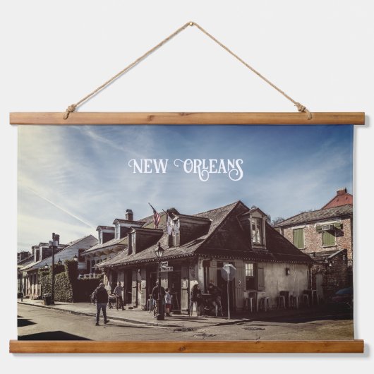 Jean Laffite's Blacksmith Shop Wandteppich Mit Holzrahmen (Vorne)