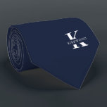 Jeansblau | Elegantes Monogramm   Name Krawatte<br><div class="desc">Ein eleganter,  zweiseitiger Hals mit einem fett-weißen Monogramm auf einem leichten Denim Blue Hintergrund.  Zusätzlich zu diesem Monogramm sitzt Ihr Vor- oder Nachname in allen Hauptstädte.  Über 40 einzigartige Farben sind sowohl in einseitigen als auch in zweiseitigen Ausführungen erhältlich.  Sie können sie durchsuchen,  indem Sie auf die Sammlung klicken.</div>