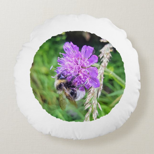 Jede Blüte zählt – Rundes Dekokissen (Vorderseite)