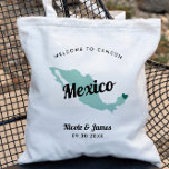 Jede Color Mexico Hochzeit in Urlaubsort Willkomme Tragetasche<br><div class="desc">Hochzeitswochenende Begrüßungsgeschenktasche für Gäste aus der Stadt zu Ihrer Hochzeit, mit Bild von Mexiko. Sie können die Farben für jeden Teil dieses Designs bearbeiten und das Herz an den Ort Ihrer Hochzeit bringen. Klicken Sie zum Ändern der Farben auf Personalisieren und dann auf "Bearbeiten mit dem Entwurfstool". Wählen Sie das...</div>
