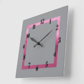 Jede Farbe mit rosa Rand Quadratische Wanduhr (Winkel)