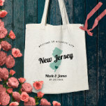 Jede Farbe New Jersey Karte Hochzeitsnahrung Begrü Tragetasche<br><div class="desc">Hochzeitswochenende Begrüßungsgeschenk-Tasche für Gäste aus der Stadt zu Ihrer Hochzeit, mit Bild von New Jersey. Sie können die Farben für jeden Teil dieses Designs bearbeiten und das Herz an den Ort Ihrer Hochzeit bringen. Klicken Sie zum Ändern der Farben auf Personalisieren und dann auf "Bearbeiten mit dem Entwurfstool". Wählen Sie...</div>