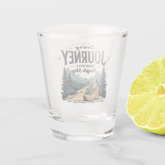 Jede Reise beginnt mit einer Single-Treppe wandern Schnapsglas (Rückseite)