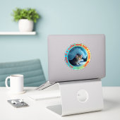 Jede stray Katze verdient eine sichere Zuhause Aufkleber (Laptop auf Schreibtisch)