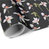 Jeden Anlaß Painted Daisies Black Background Geschenkpapier (Rolleneckpunkt)