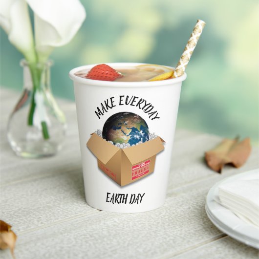 JEDEN ERDTAG MACHEN PAPPBECHER (In Situ)