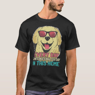 Jeden Tag gibt es den Goldenen Tag des Hundes T-Shirt