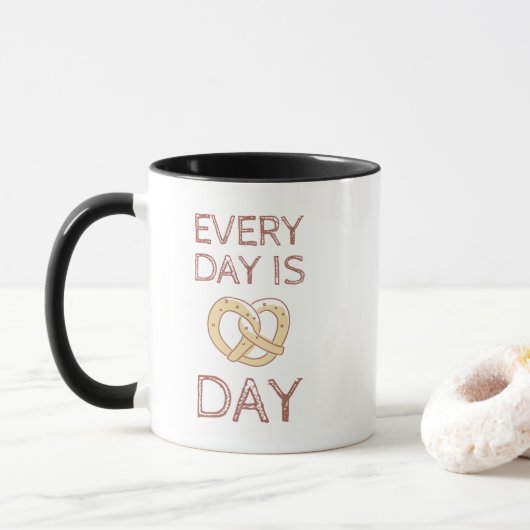 Jeden Tag ist die Tasse der Bretzel (Mit Donut)