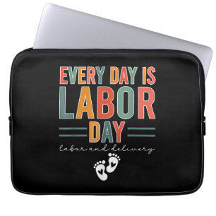 Jeden Tag ist T - Shirt Arbeit und Lieferung. Laptopschutzhülle