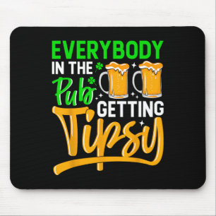 Jeder im Pub wird 2024 St. Patrick betrunken Mousepad