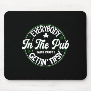 Jeder im Pub wird an St. Patrick's Day betrunken Mousepad