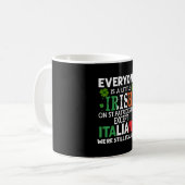 Jeder ist ein bisschen irisch am St. Patrick Day a Kaffeetasse (Vorderseite Links)