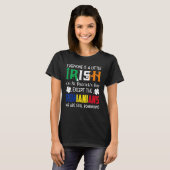 Jeder ist ein bisschen irisch am St. Patricks Day T-Shirt (Vorne ganz)