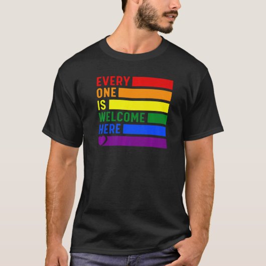 Jeder ist hier willkommen. Rainbow Lgbtq Pride Tra T-Shirt (Vorderseite)