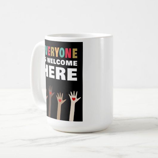 Jeder ist hier willkommen Tasse (Vorderseite Links)