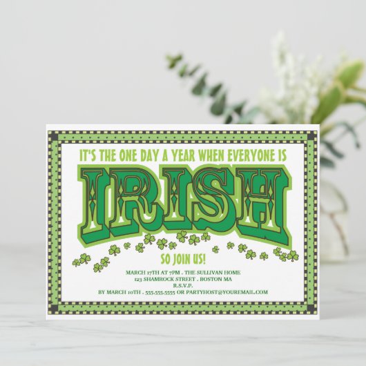Jeder ist irisches St. Patrick's Day Party Einladung (Stehend Vorderseite)