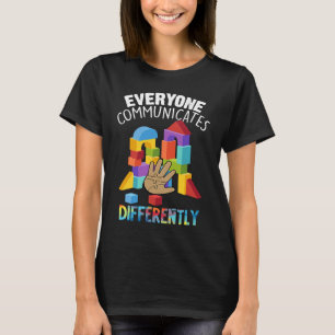 Jeder kommuniziert anders Autismus Special E T-Shirt