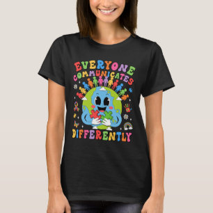 Jeder kommuniziert anders Autismus Sprachtherapie T-Shirt