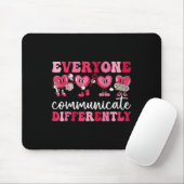 Jeder kommuniziert anders Herzautismus Val Mousepad (Mit Mouse)