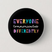 Jeder kommuniziert anders über Autismus-Bewusstsei Button (Vorderseite)