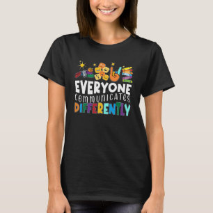 Jeder kommuniziert anders über Autismus-Bewusstsei T-Shirt
