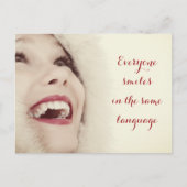 Jeder lächelt in derselben Sprache Postkarte (Vorderseite)