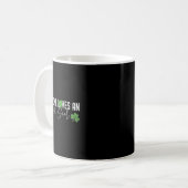 Jeder liebt ein irisches Mädchen Lucky Clover St. Kaffeetasse (Vorderseite Links)