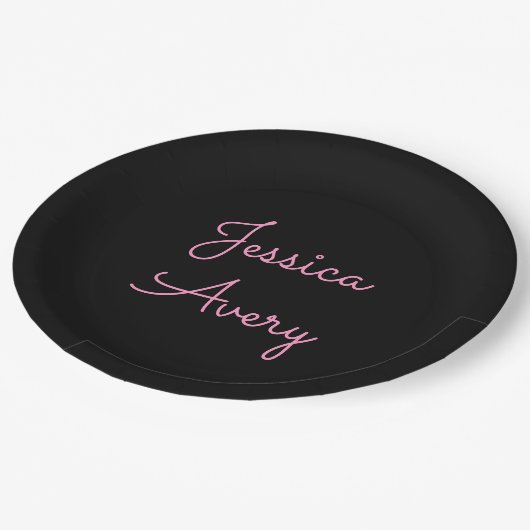 Jeder Name | Cool Editable Pink Script in Black Pappteller (Schrägansicht)