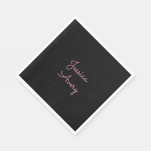 Jeder Name | Cool Editable Pink Script in Black Serviette (Ecke)