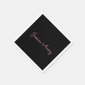 Jeder Name | Cool Editable Pink Script in Black Serviette (Ecke)