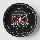 Jeder Name Garage Mancave Red Black Slogan Uhr (Vorderseite)