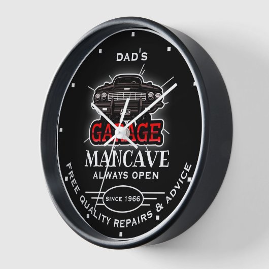 Jeder Name Garage Mancave Red Black Slogan Uhr (Winkel)