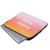 Jeder Name | Retro-Modern gestylter Text farbenfro Laptopschutzhülle (Vorne Knopf)