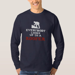 Jeder schaut oben zu einer ROOFER-Silhouette T-Shirt