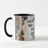Jeder Tag ist ein Geschenk Tasse (Links)
