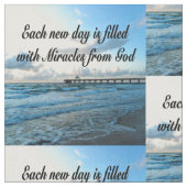 JEDER TAG IST EIN KRAKEL VON GOTT. STOFF (Nahaufnahme)